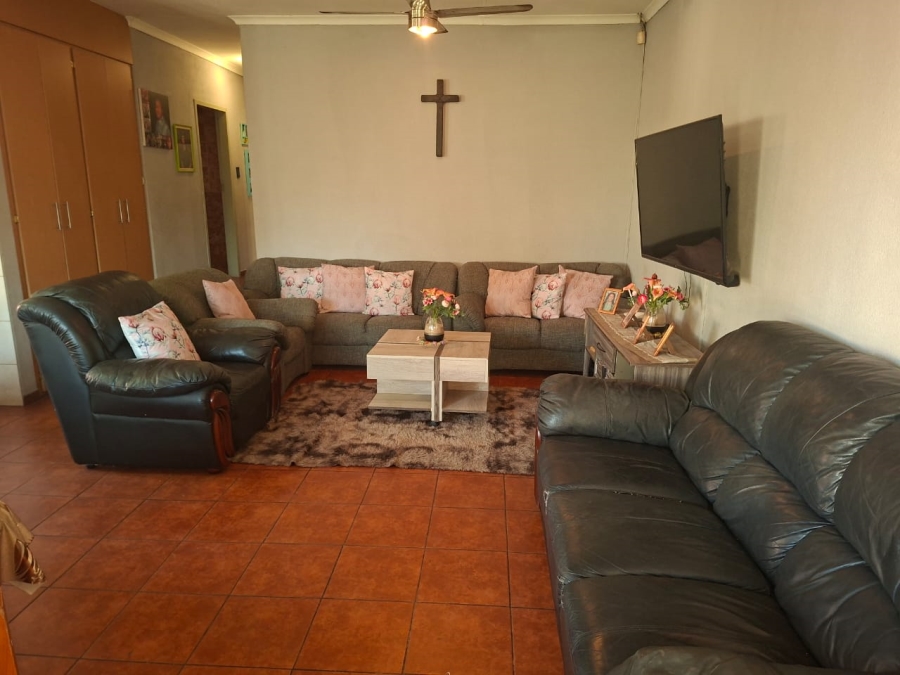 3 Bedroom Property for Sale in Azalea Park North West